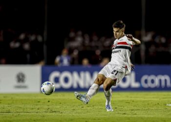 Bobadilla é multado por caso de xenofobia na Libertadores