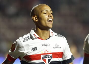 Ryan Francisco será testado em outras posições do ataque