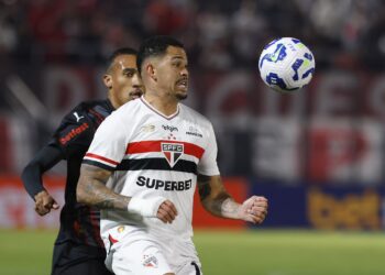 Luciano valoriza empate em Bragança Paulista e diz que sentiu cãibras