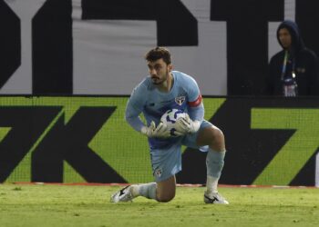 Comentaristas avaliam quem chega melhor para o Majestoso: São Paulo ou Corinthians