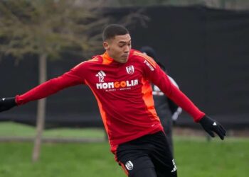 Alvo do São Paulo, Carlos Vinícius negocia com o Corinthians