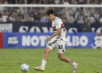 Sob o comando de Crespo, Ferraresi atuará como zagueiro e deixará a lateral