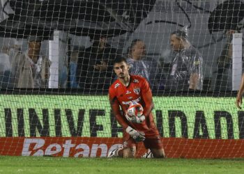 Rafael acalma os ânimos e destaca processo com Hernán Crespo