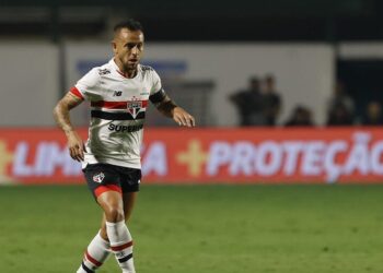 Ex-São Paulo, Rafinha anuncia sua aposentadoria