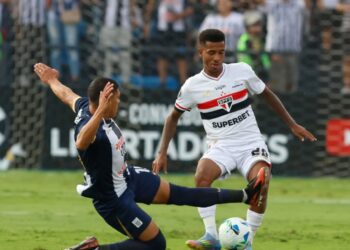Marcos Antonio comemora renovação com o São Paulo