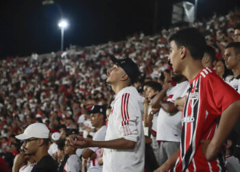 O técnico Juan Pablo Vojvoda, que recusou oferta do São Paulo após demissão de Luis Zubeldía, será o novo comandante do Santos. O argentino chega ao Peixe para substituir Cléber Xavier e tem a missão de evitar mais um rebaixamento do clube alvinegro. 