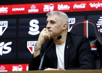 Hernán Crespo assumiu o São Paulo em um momento complicado na temporada, mas conseguiu elevar o nível da equipe. O comandante de 50 anos já liderou o time em 12 jogos, contabilizando seis jogos, quatro empates e duas derrotas.