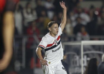 Após vitória contra o Athletico, Crespo elogia jovens de Cotia