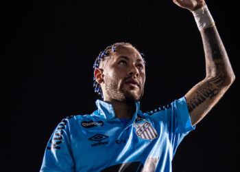 Neymar reclama de gramado do Allianz Parque e elogia o do Morumbis