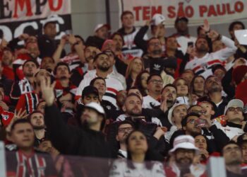 O São Paulo vem passando por um dos momentos financeiros mais complicados de sua história e apresentou um déficit de R$ 31,8 milhões. Os números foram divulgados pelo relatório do primeiro semestre do Conselho Deliberativo do clube.