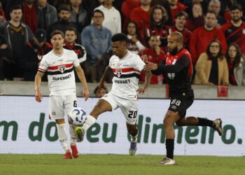 Marcos Antônio exalta time do São Paulo e projeta sequência na temporada