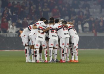 Crespo prega discurso de “pés no chão” após queda do São Paulo na Copa do Brasil