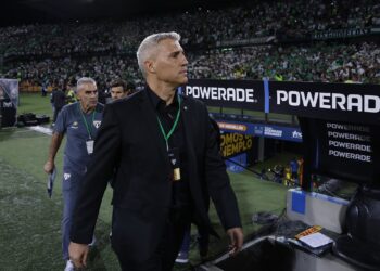 O São Paulo acertou a venda do ponta Lucas Ferreira ao Shakhtar Donetsk, da Ucrânia. Segundo informações do jornalista Gabriel Sá, o clube europeu pagará 10 milhões de euros (cerca de R$ 63,1 milhões). 