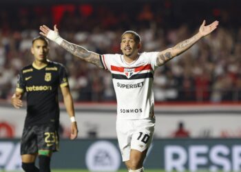 Atacante agiu por conta própria e assinou contrato fora do São Paulo
