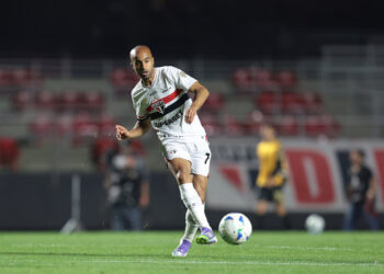 Lucas Moura se recuperou de uma lesão muscular e vem recebendo oportunidades gradualmente. O camisa 7 do São Paulo pode ser titular no confronto contra o Atlético Mineiro, neste domingo (24), às 20h30 (horário de Brasília), no MorumBis, pela 21ª rodada do Campeonato Brasileiro Série A. 