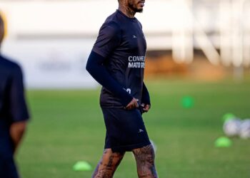 Ex-São Paulo, Paulo Miranda retorna aos gramados após suspensão do futebol