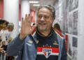 Volante com pulmão de aço assina para reforçar o São Paulo