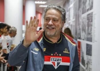 Volante com pulmão de aço assina para reforçar o São Paulo