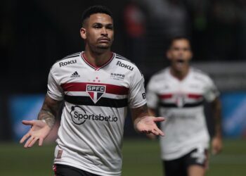 Luciano não dá conta de segurar e São Paulo confirma notícia sobre atacante