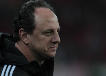 Rogério Ceni está feliz da vida de longe: São Paulo contrata especialista em gols de falta