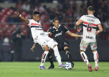 São Paulo pega geral de surpresa e rescinde contrato: Não fica nem mais um dia no clube
