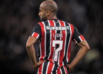 Torcida do São Paulo chora de tristeza após ler esta notícia sobre lesão de Lucas