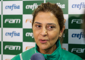 Palmeiras choca torcida e diretoria afasta técnico junto com comissão completa