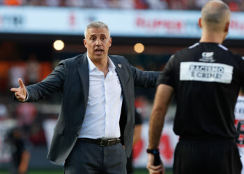 Se segure na cadeira antes de ver o que rolou no VAR de São Paulo x Palmeiras