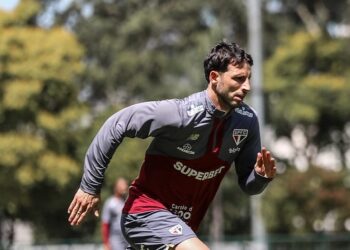 Hernán Crespo não consegue acreditar e Calleri está de volta