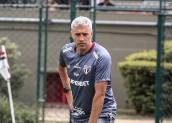 Hernán Crespo aponta a direção e São Paulo confirma reforço para 2026
